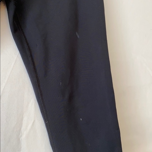 Under Armour Capri Leggings with small stains - Picture 3 of 3